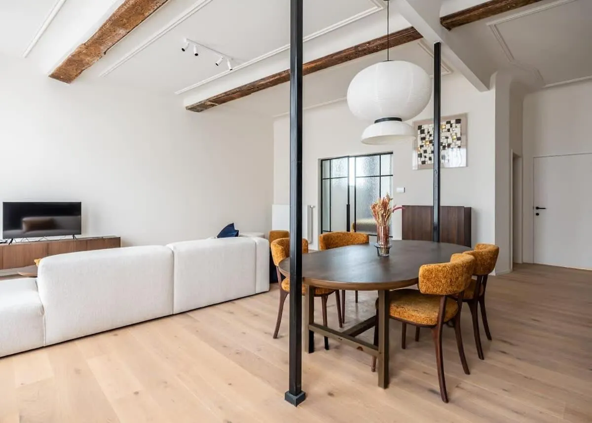 Huswell - Stylishly Renovated Apartment With City View Гент 0*,  Бельгия
