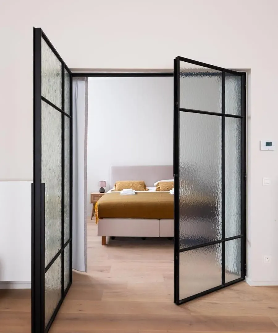 Huswell - Stylishly Renovated Apartment With City View Гент