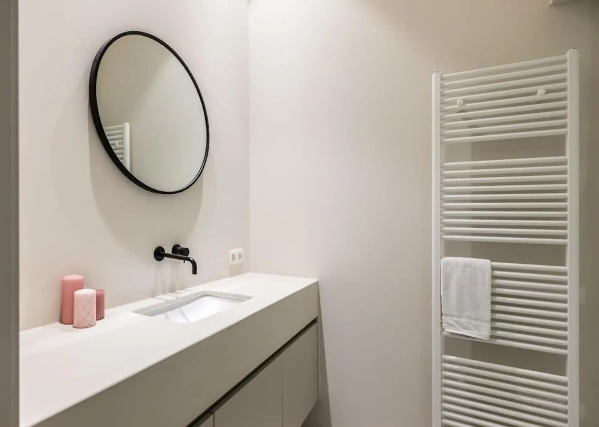 Huswell - Stylishly Renovated Apartment With City View Гент Бельгия