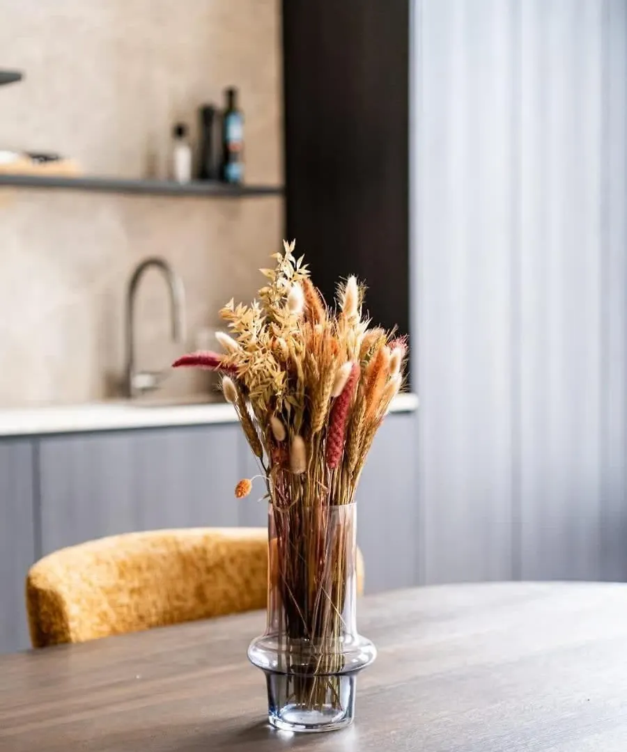Huswell - Stylishly Renovated Apartment With City View Гент