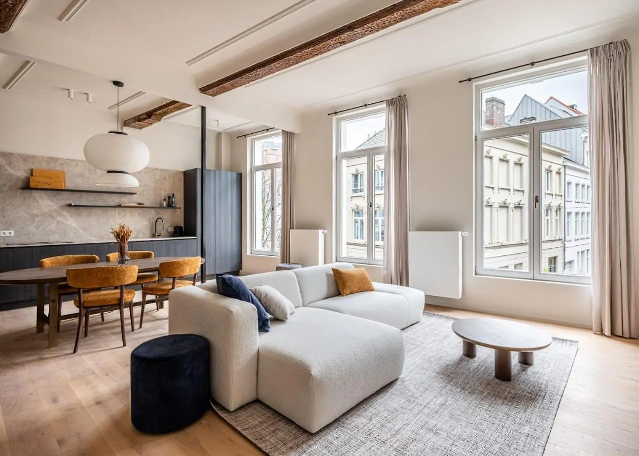 Huswell - Stylishly Renovated Apartment With City View Гент
